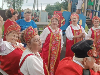 На празднике в Перхурове жителям вручили памятные награды
