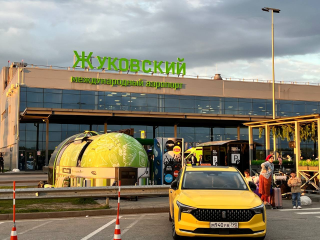 Аэропорт Жуковский принимает и выпускает самолеты в условиях непогоды