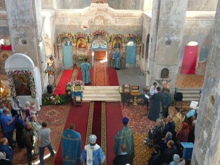 Почему женщинам нельзя входить в алтарь: священник раскрывает тайну древнего правила