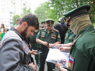 Более 300 мигрантов проверили на законность пребывания в РФ в ходе рейда в Балашихе