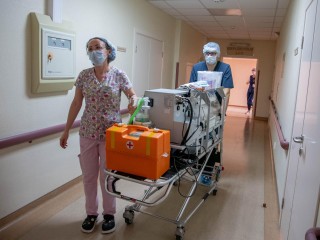 Новорожденную с редким пороком кишечника спасли врачи в Балашихе