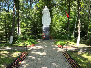 Коммунальные службы Лобни обновляют городские пространства