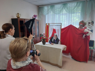 В Серпухове пенсионеры осваивают нейросети и буктрейлеры