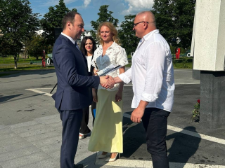 Красный диплом каширянина — участника СВО передали его маме