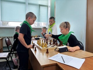 Школьник Рома Красавкин поставил шах и мат соперникам