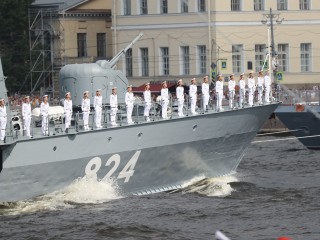 Глава Истры поздравила военных моряков с Днем ВМФ