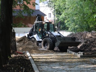 Работы по обновлению сквера на улице Крупешина завершаются в Балашихе