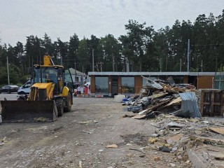 В Одинцове снесли ларьки с шаурмой, табаком и цветами
