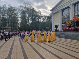 День семьи, любви и верности отметили на площади Космонавтов в Дубне