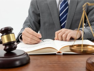Цены на юридические услуги могут вырасти в два раза