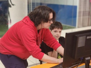 Будущее здесь: дети в летнем лагере Королева изучают нейросети и слепой набор текста