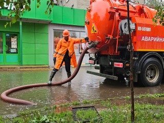 Коммунальщики устраняют подтопления в Люберцах: выпало 84% месячной нормы осадков