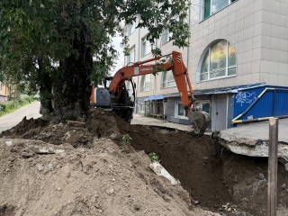 На Октябрьском проспекте в Люберцах ликвидируют аварию в теплосетях после ливня