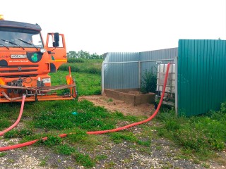 На Новоникольское кладбище завезли воду по просьбам жителей округа
