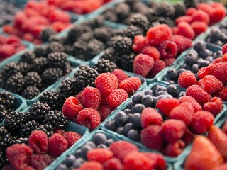Где купить самые свежие и спелые ягоды и фрукты в Мытищах: адреса мест легальных сезонных лотков в городе