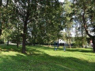 На спортплощадке в Большой Сестре установят новые скамейки