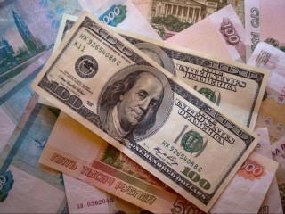 Осенью курс доллара может достигнуть 89₽