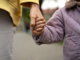 Избитому отчимом подмосковному мальчику начали искать приемную семью