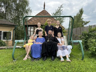«Главное — вера, любовь и терпение»: многодетные родители из Пушкинского округа о семье и счастье
