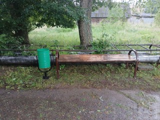 Место для отдыха с лавочкой и урной создали в одном из дворов Дубранивки