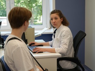 В Дзержинском после капремонта открылась взрослая поликлиника: что нового для пациентов