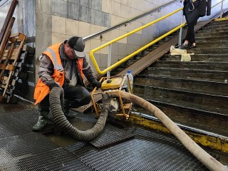 В подземном переходе станции «Химки» за час откачали воду