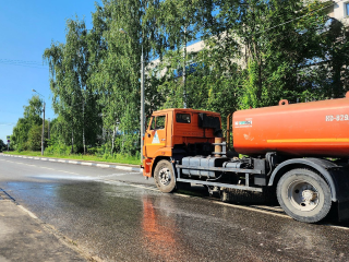 Дороги в Коломне и Озерах круглосуточно поливают холодной водой