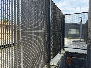 Более 600 метров ограждений вдоль железнодорожных путей установили в Люберцах