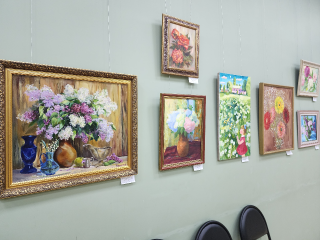 Жителей и гостей Протвина приглашают на выставку живописи «Молчаливая поэзия цветов»