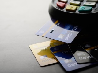 ЦБ обсудит допустимое количество банковских карт на человека