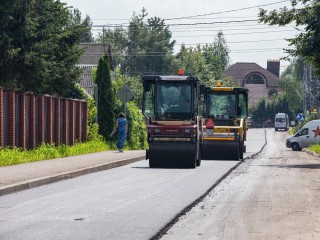 Масштабный ремонт дорог стартовал в Климовске и Матвеевском