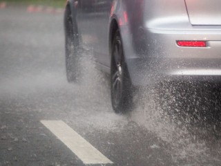 Водителей Подмосковья предупредили об осадках на трассах