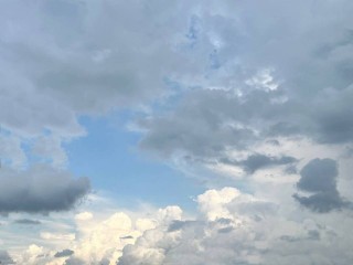 Рекордные осадки продолжат заливать Подмосковье, а грозы усилятся