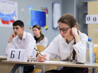 Средний балл ЕГЭ в Подмосковье превысил российские показатели по большинству предметов
