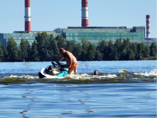 На Святом озере спасли отдыхающего, который свалился с гидроцикла