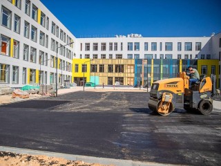 В новой школе в микрорайоне Восточный завершают отделочные работы