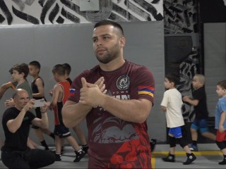 Боец ММА Армен Гулян поделился опытом со спортсменами из Пушкино