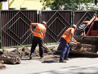 Ремонт тротуара и дороги на ул. Валовая в Сергиевом Посаде завершат 14 августа