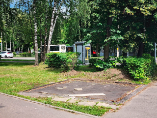 В Королеве демонтировали незаконный цветочный ларек у культурного центра