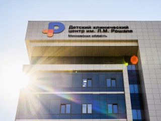 Пострадавший в Шереметьево мальчик снова может глотать