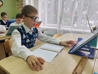 Родители Клина могут записать детей в первый класс онлайн