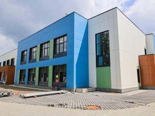 В новом детском саду в Перловке закончили отделку и расставили мебель