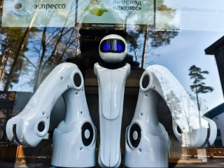 Гуманоидные роботы захватили улицы Московского региона