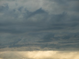 Жители Химок делятся фотографиями неба во время грозы с ливнем