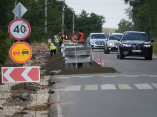 В Серпуховском округе строят почти два километра тротуаров для безопасности жителей