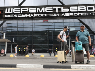 Пассажирам аэропорта Шереметьево раздали матрасы