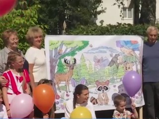 Большую картину раскрасили дети и взрослые в Клину