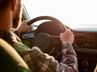 Пять предметов призвали не оставлять в автомобилях в жару