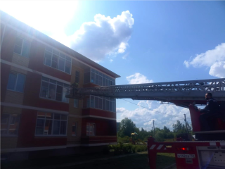 В Талдомском округе спасатели проникли через окно в жилище, чтобы помочь женщине