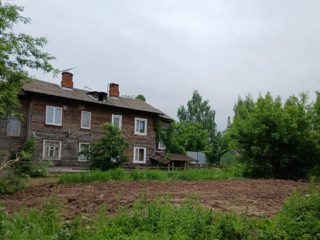В поселке им. Цюрупы демонтировали аварийный многоквартирный дом